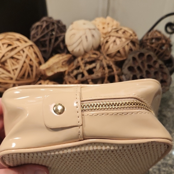 *Low Start* Versace Tan Woven NWOT Pouch/wristlet with Gold Accents - Picture 9 of 9